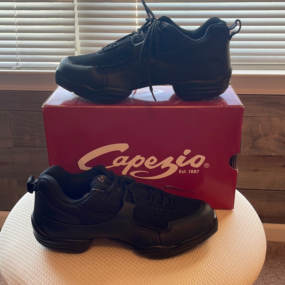 Capezio Size 9 Black Sneakers